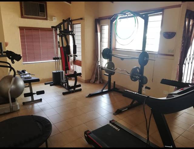 6 BEDROOM HOUSE FOR SALE IN FAIRVIEW